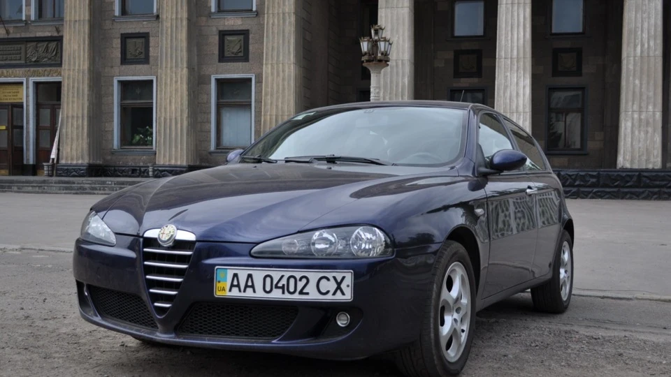Alfa Romeo 147 1.6 TS Синя Маніті 4