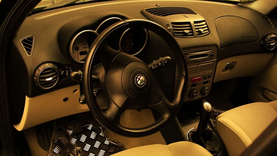 Alfa Romeo 147 1.6 ts 4