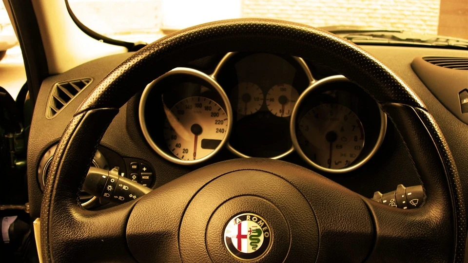 Alfa Romeo 147 1.6 ts 5