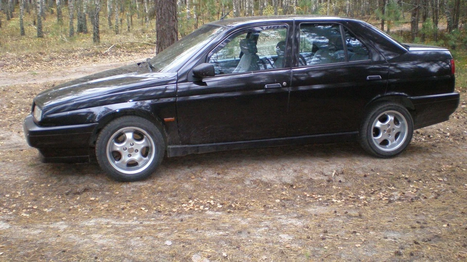 Alfa Romeo 155 Чорний 2.5л V6 4