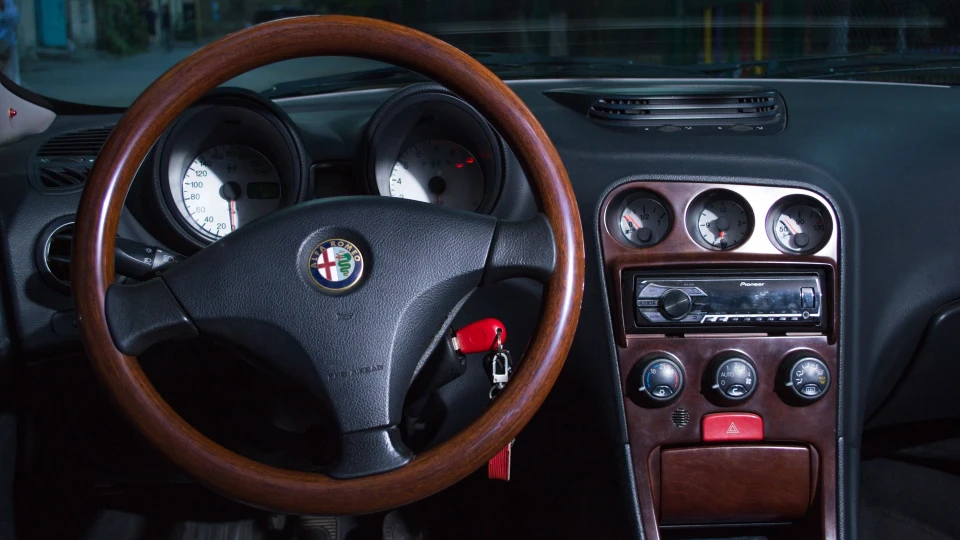 Alfa Romeo 156 1,6 хутро 3