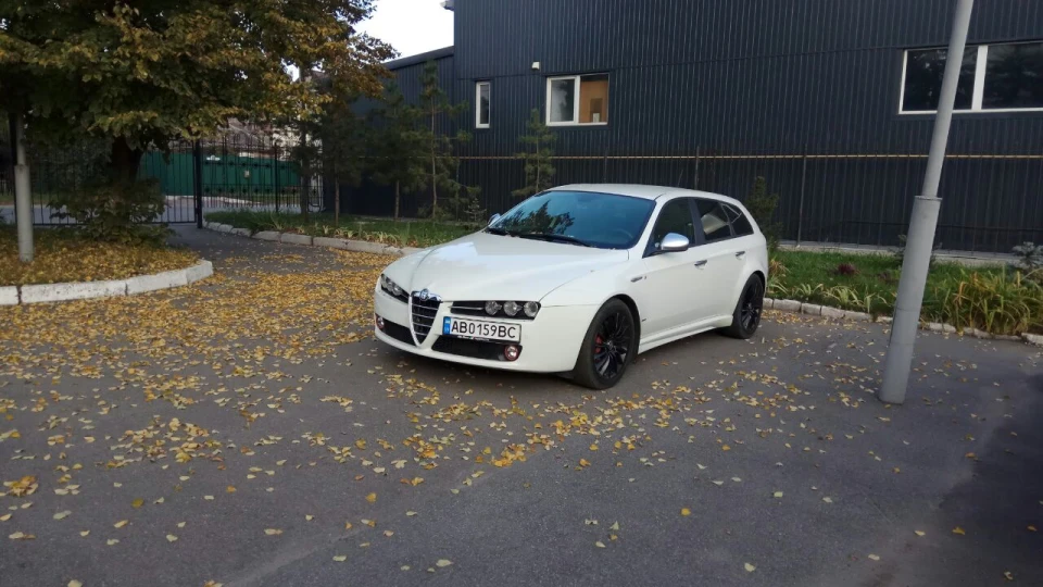 Alfa Romeo 159 Sportwagon TI bianco 2
