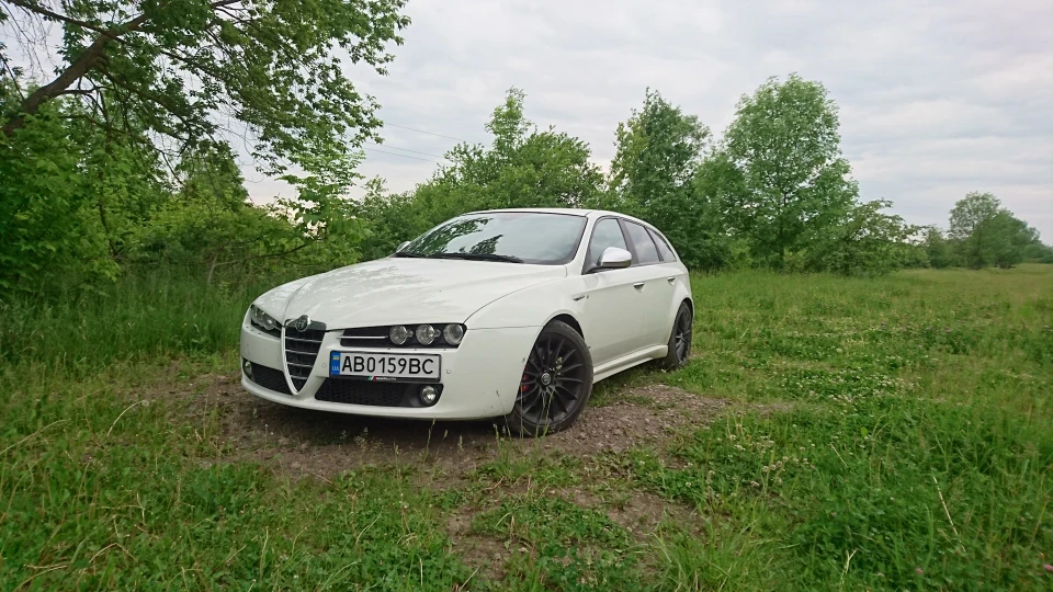 Alfa Romeo 159 Sportwagon TI bianco 5