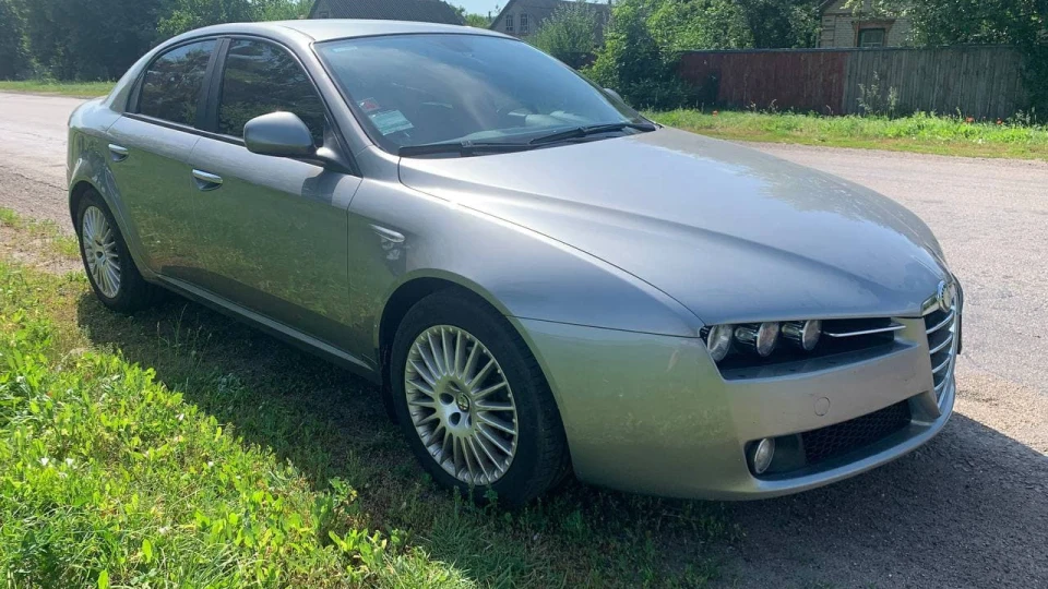 Alfa Romeo 159 сірий металік 3
