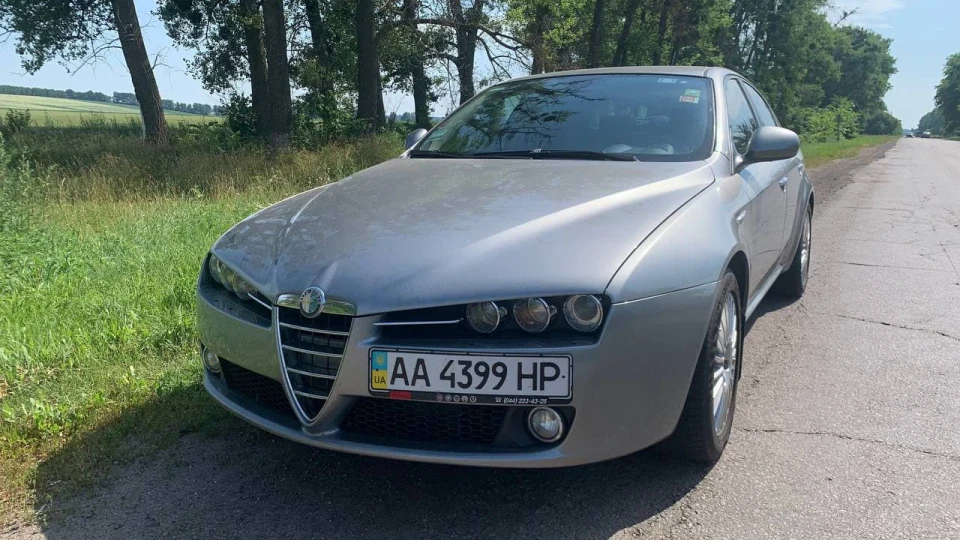 Alfa Romeo 159 сірий металік 4