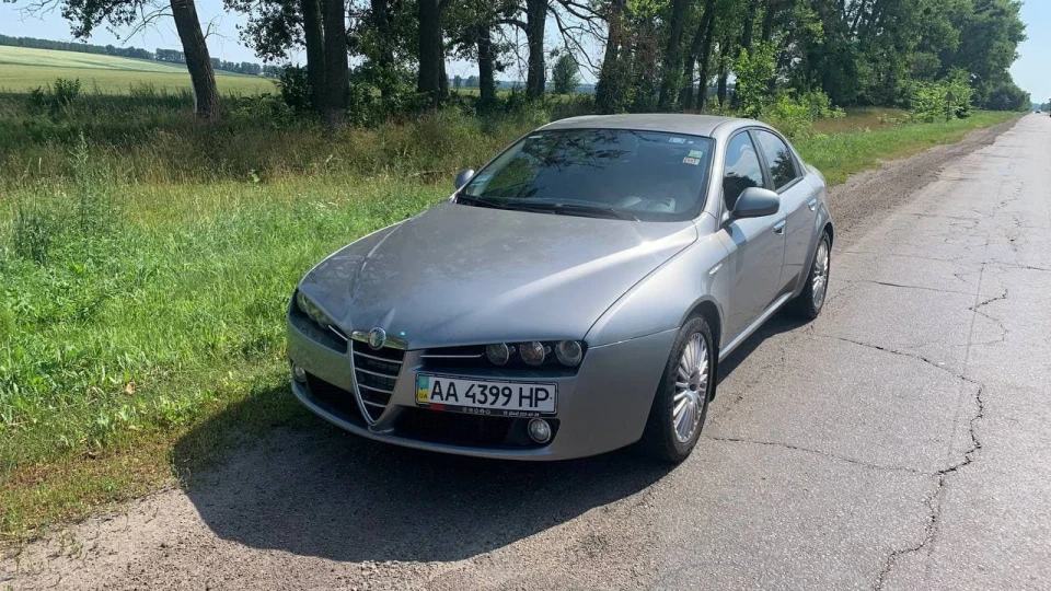 Alfa Romeo 159 сірий металік 5