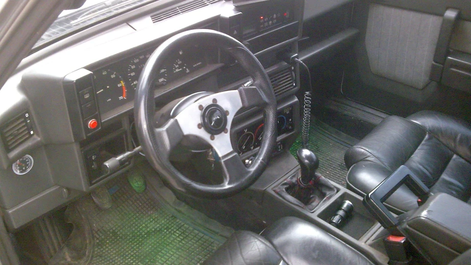 Alfa Romeo 75 3