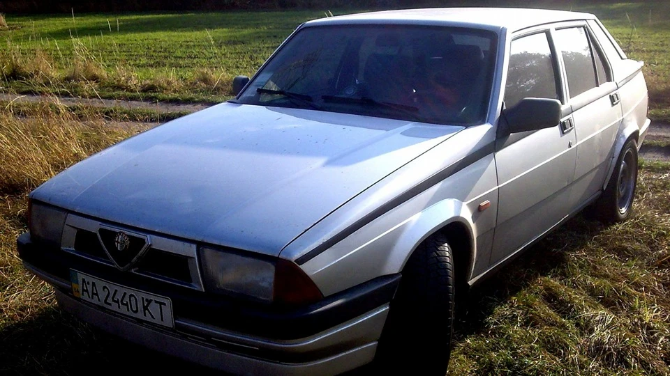 Alfa Romeo 75 5
