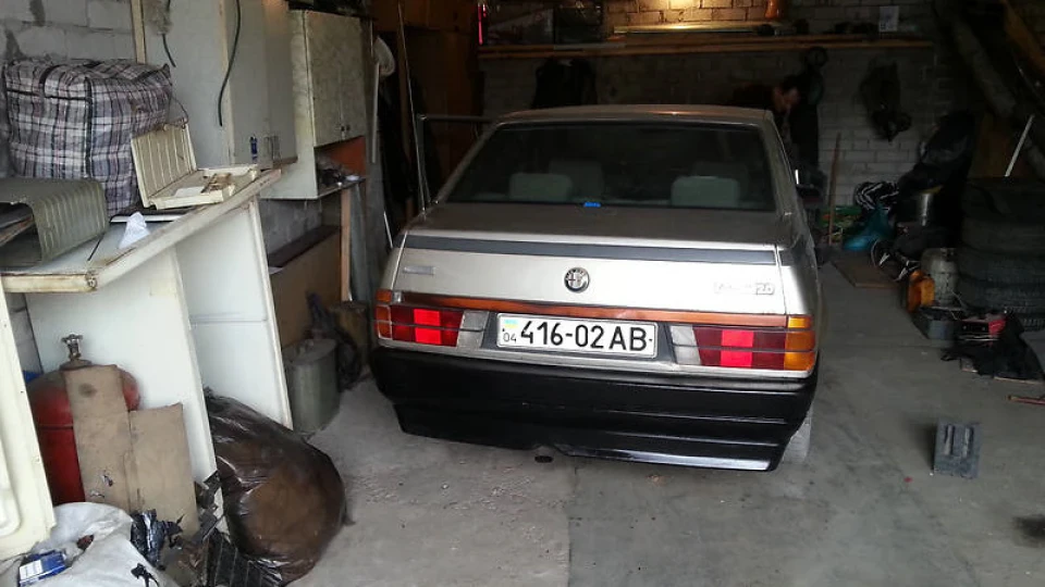 Alfa Romeo 75 3