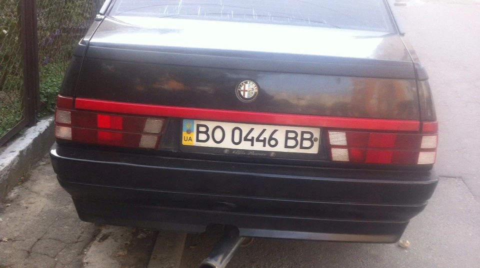 Alfa Romeo 75 5