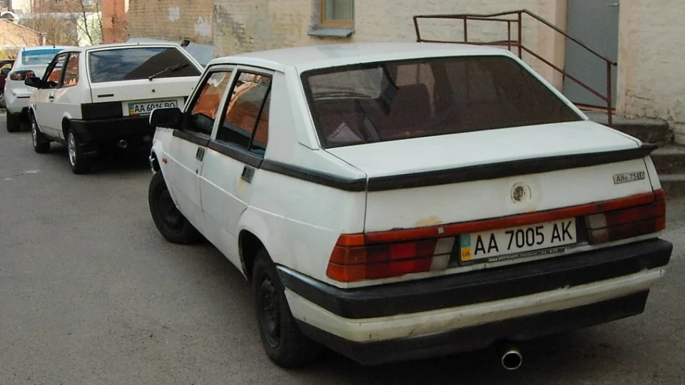 Alfa Romeo 75