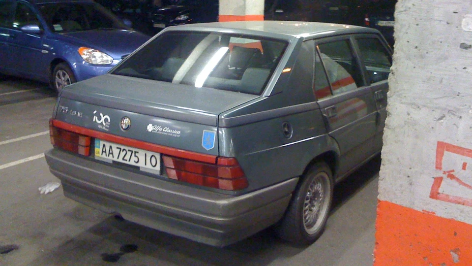 Alfa Romeo 75 1.6i.e 2