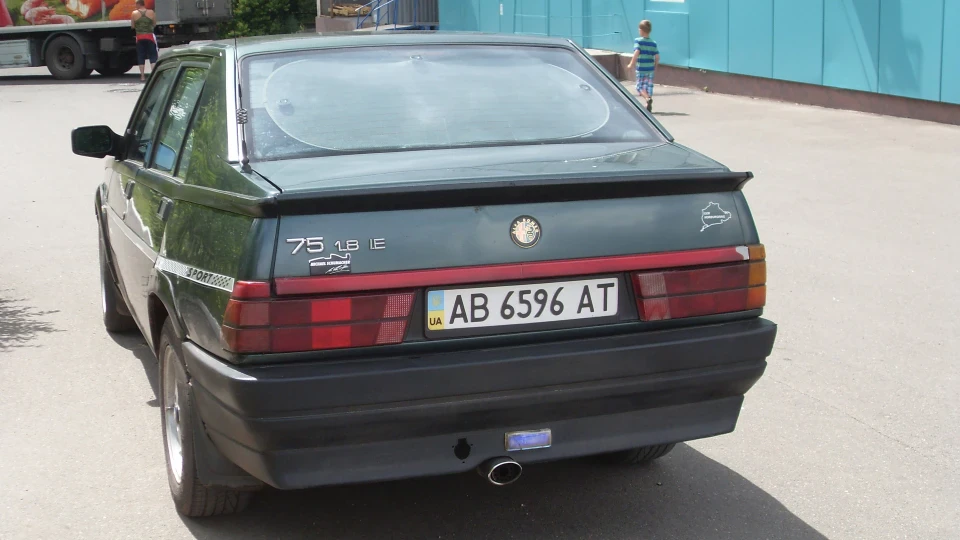 Alfa Romeo 75 1.8 I 2