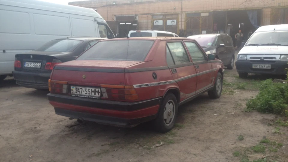 Alfa Romeo 75 2.0 TS 2