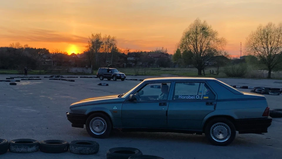 Alfa Romeo 75 >2.0 TwinSpark 3