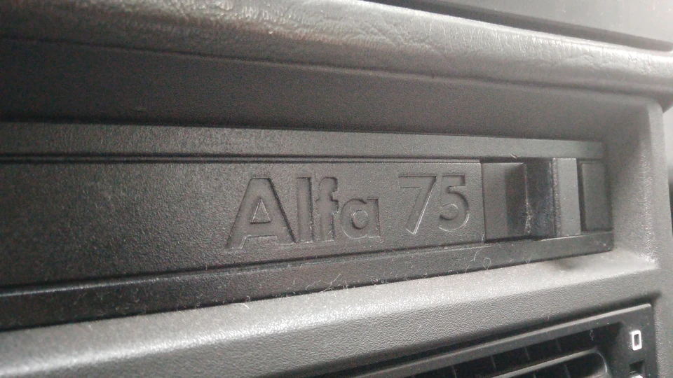 Alfa Romeo 75 >2.0 TwinSpark 4