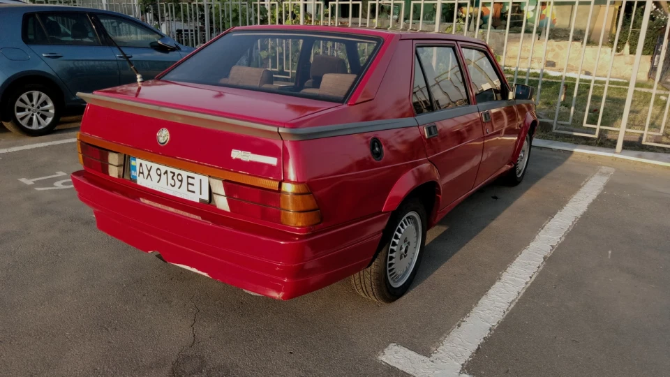 Alfa Romeo 75 2.0 TwinSpark 3