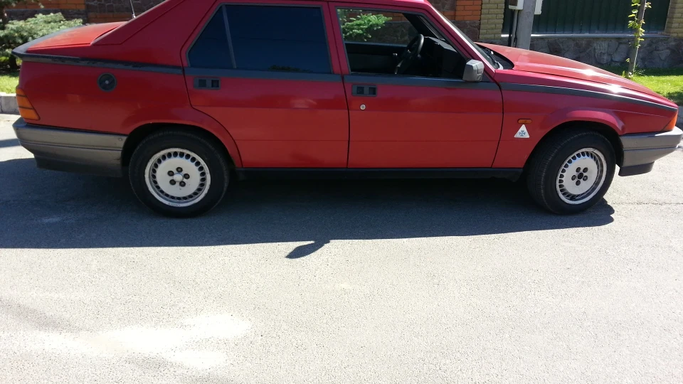 Alfa Romeo 75 3.0 v6 2