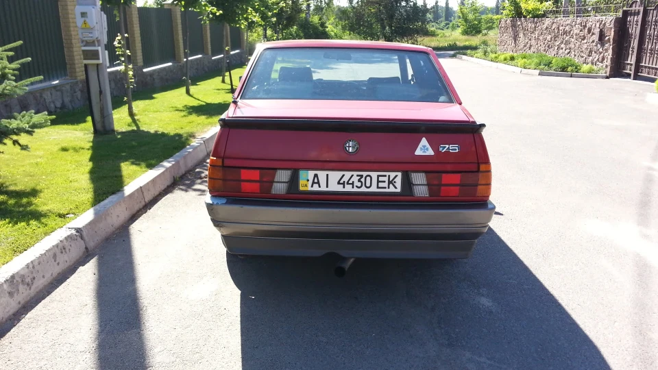 Alfa Romeo 75 3.0 v6 4