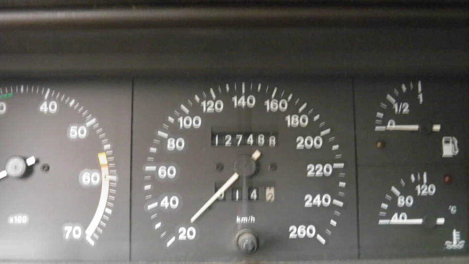 Alfa Romeo 75 America 2