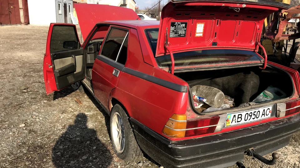 Alfa Romeo 75 Червоний 2