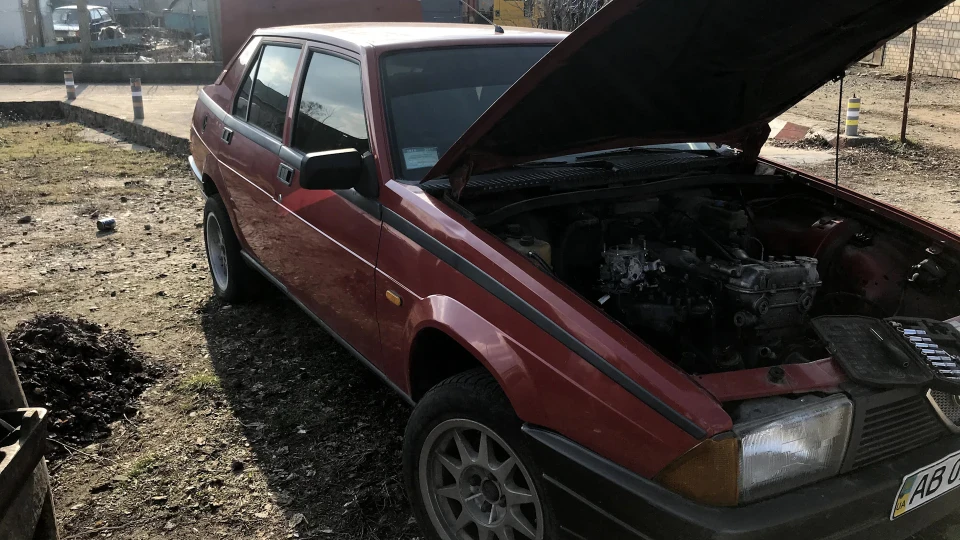 Alfa Romeo 75 Червоний 3