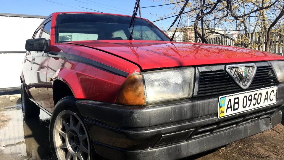 Alfa Romeo 75 Червоний 5