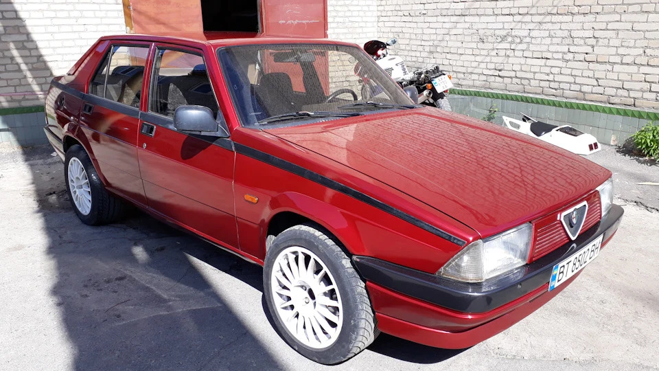 Alfa Romeo 75 Signora Rossa 3