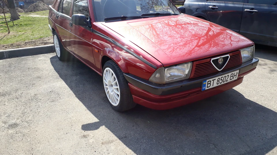 Alfa Romeo 75 Signora Rossa 4