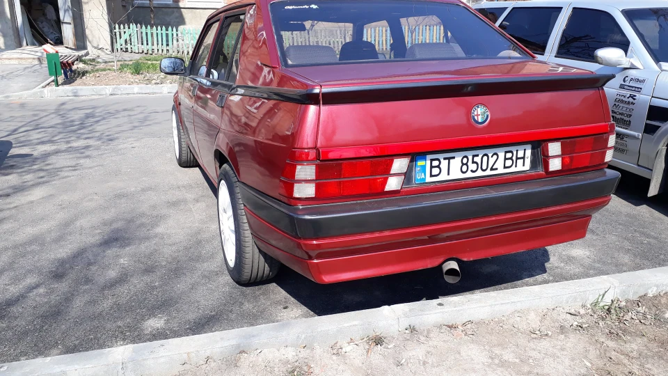 Alfa Romeo 75 Signora Rossa 5