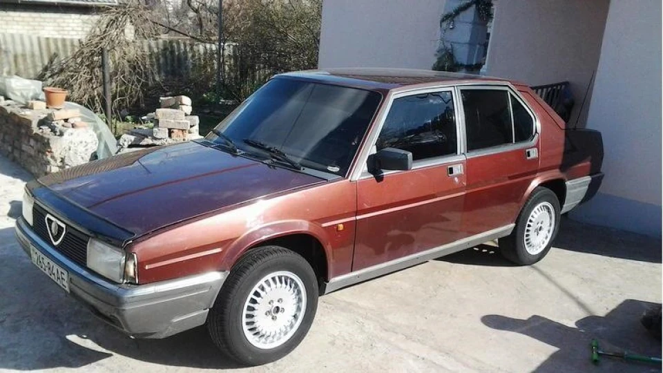Alfa Romeo 90 2.5i v6 2