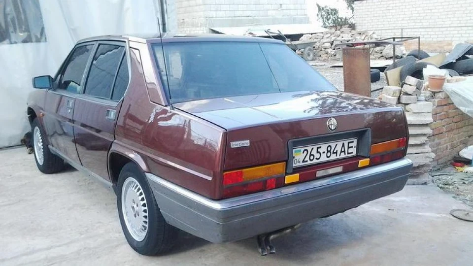 Alfa Romeo 90 2.5i v6 3