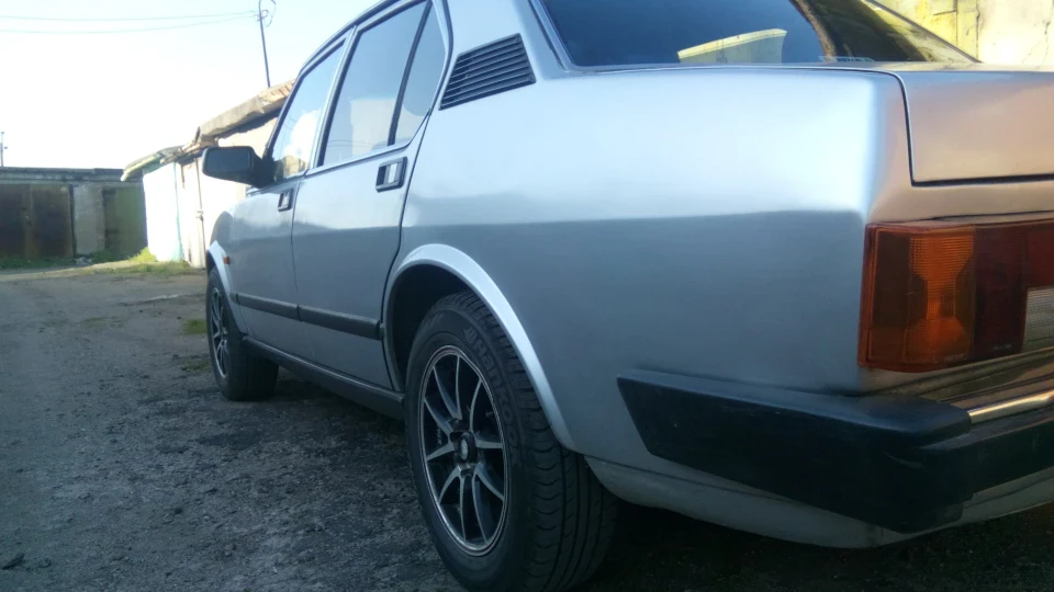 Alfa Romeo Alfetta "2.0 dellorto" 2