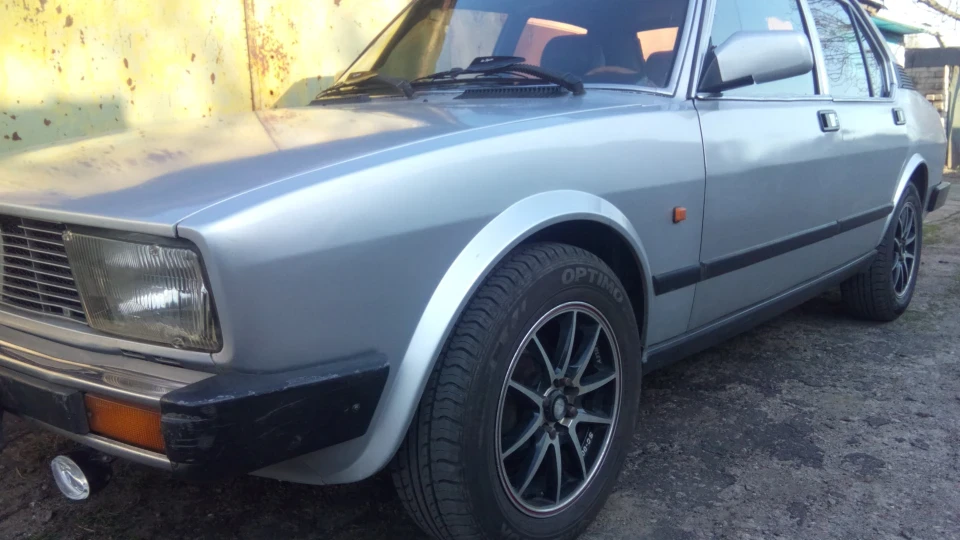 Alfa Romeo Alfetta "2.0 dellorto" 3