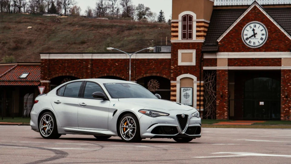 Alfa Romeo Giulia 5