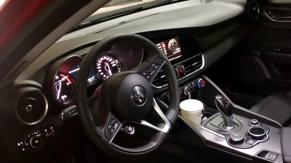 Alfa Romeo Giulia +1 2