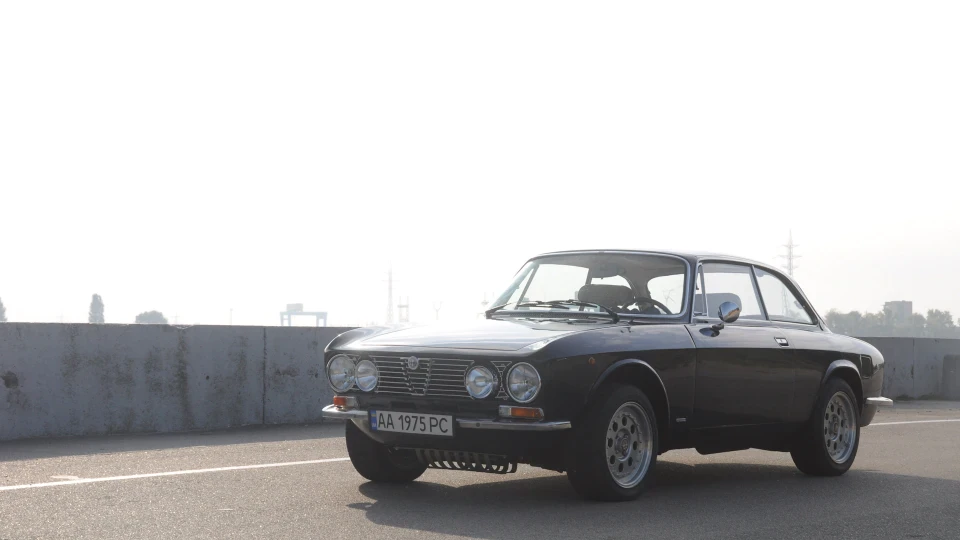 Alfa Romeo Giulia GT 1300 Junior 3