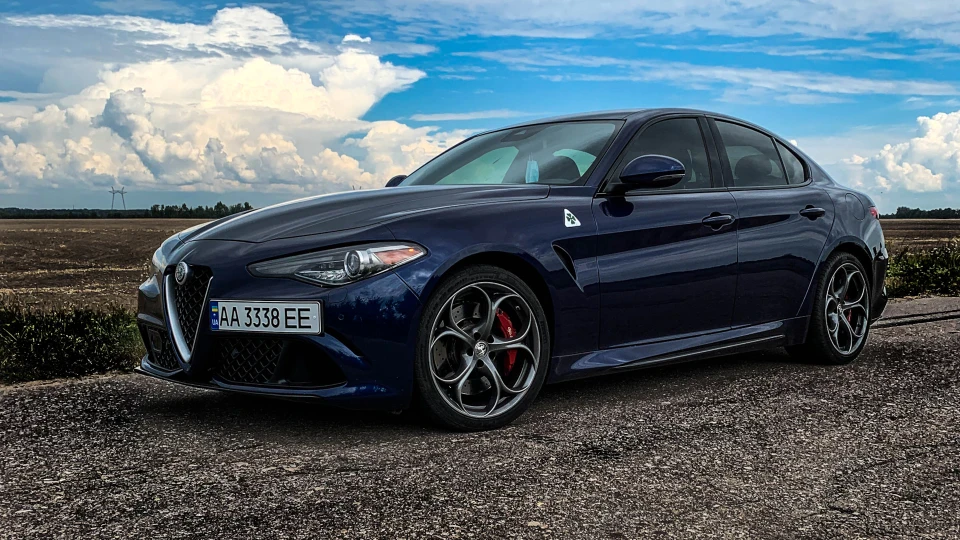 Alfa Romeo Giulia PornoFOGLIO 3