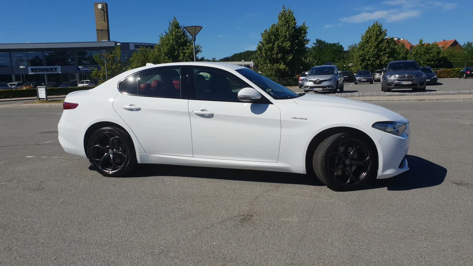 Alfa Romeo Giulia VELOCE 2