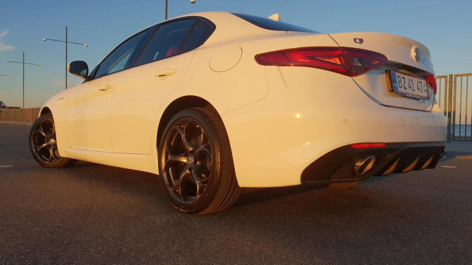 Alfa Romeo Giulia VELOCE 5