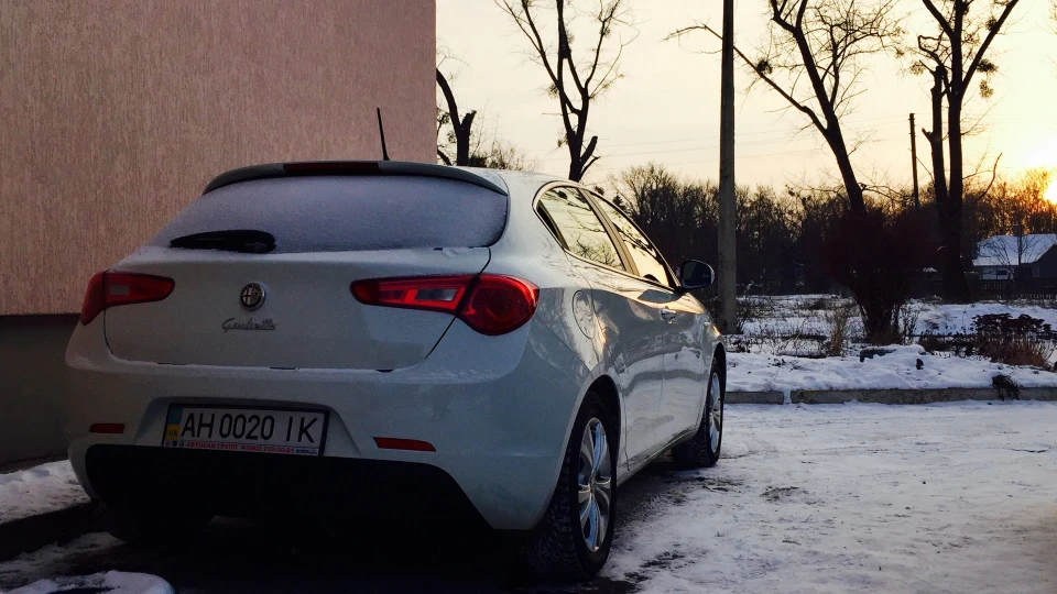 Alfa Romeo Giulietta Bianco 3