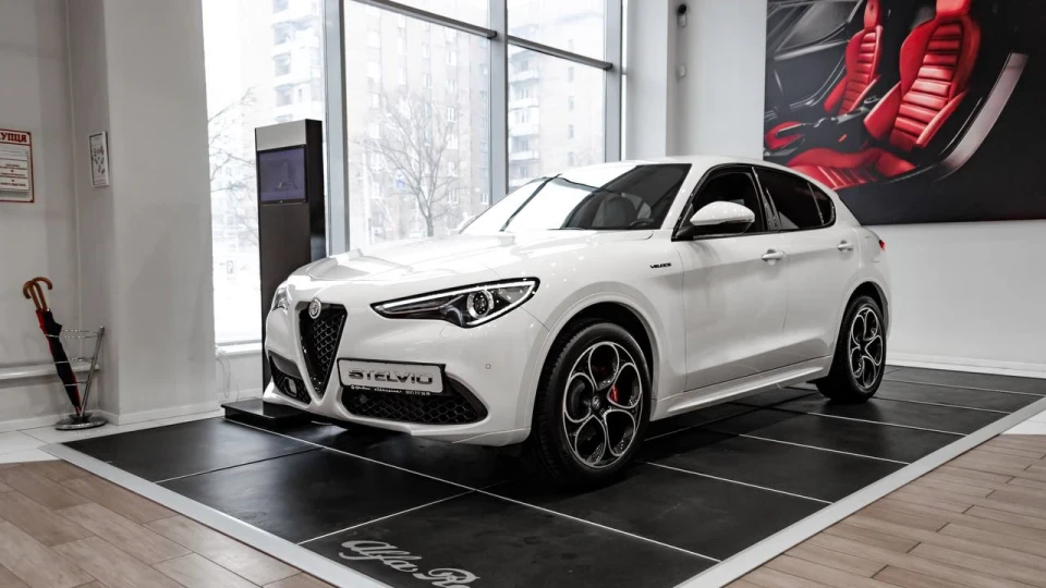 Stelvio Veloce 2021