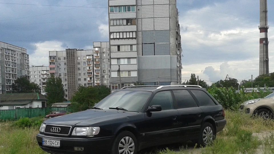 Audi 100 Avant 2