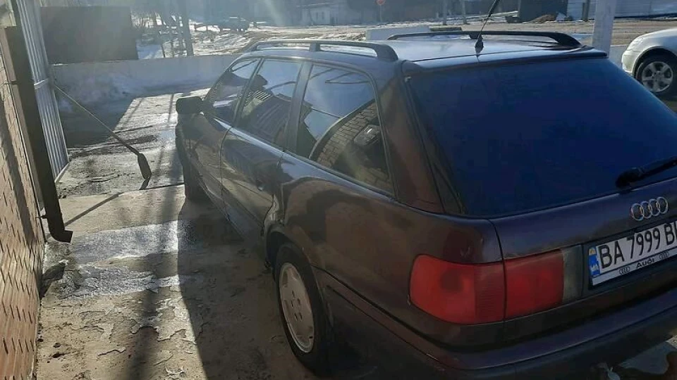 Audi 100 Avant Червоний металік. 3