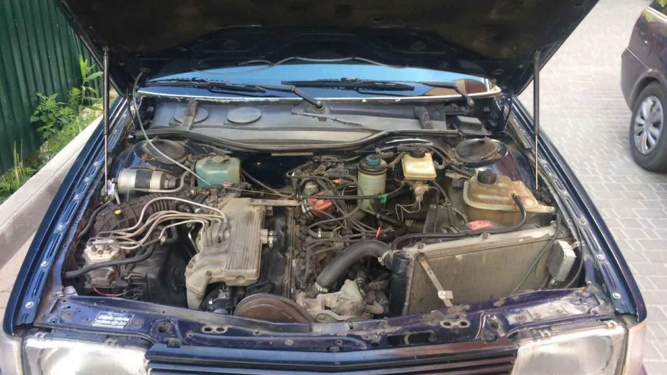 Audi 100 Avant Лижа) 3