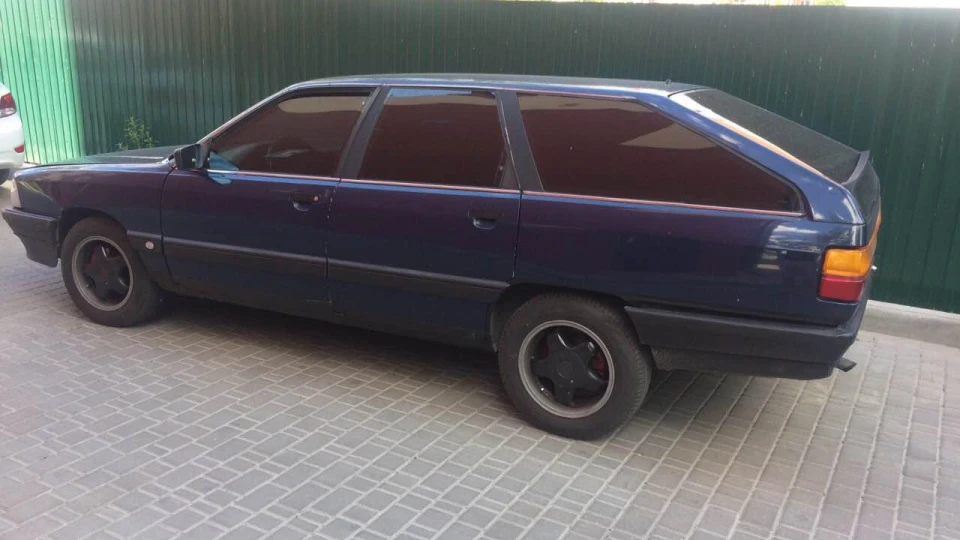 Audi 100 Avant Лижа) 4