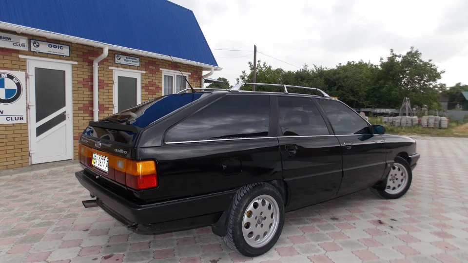 Audi 100 Avant quattro 2