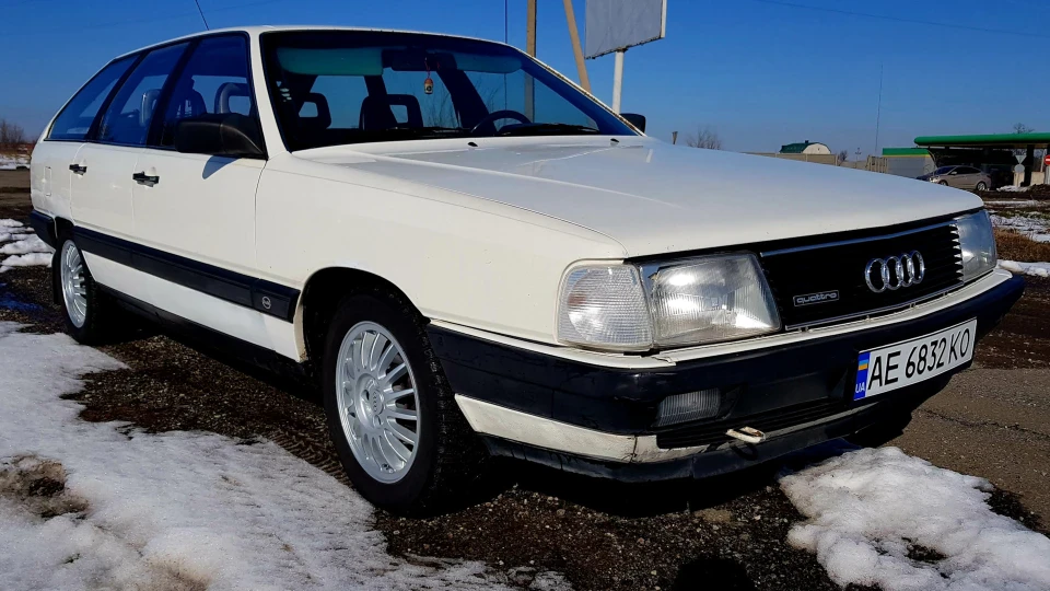 Audi 100 Avant Quattro 4