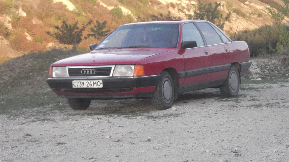 Audi 100 2