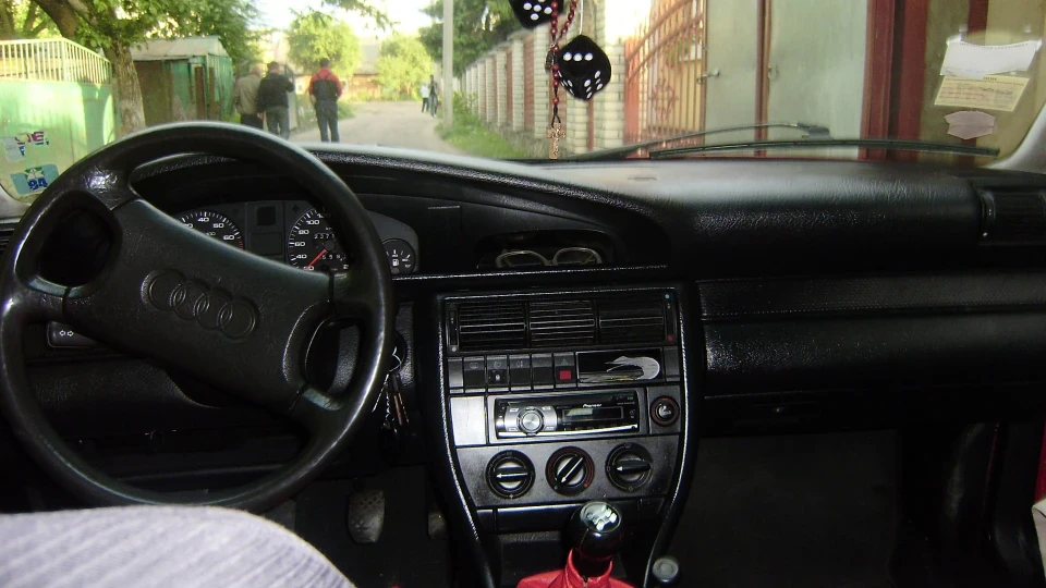 Audi 100 2